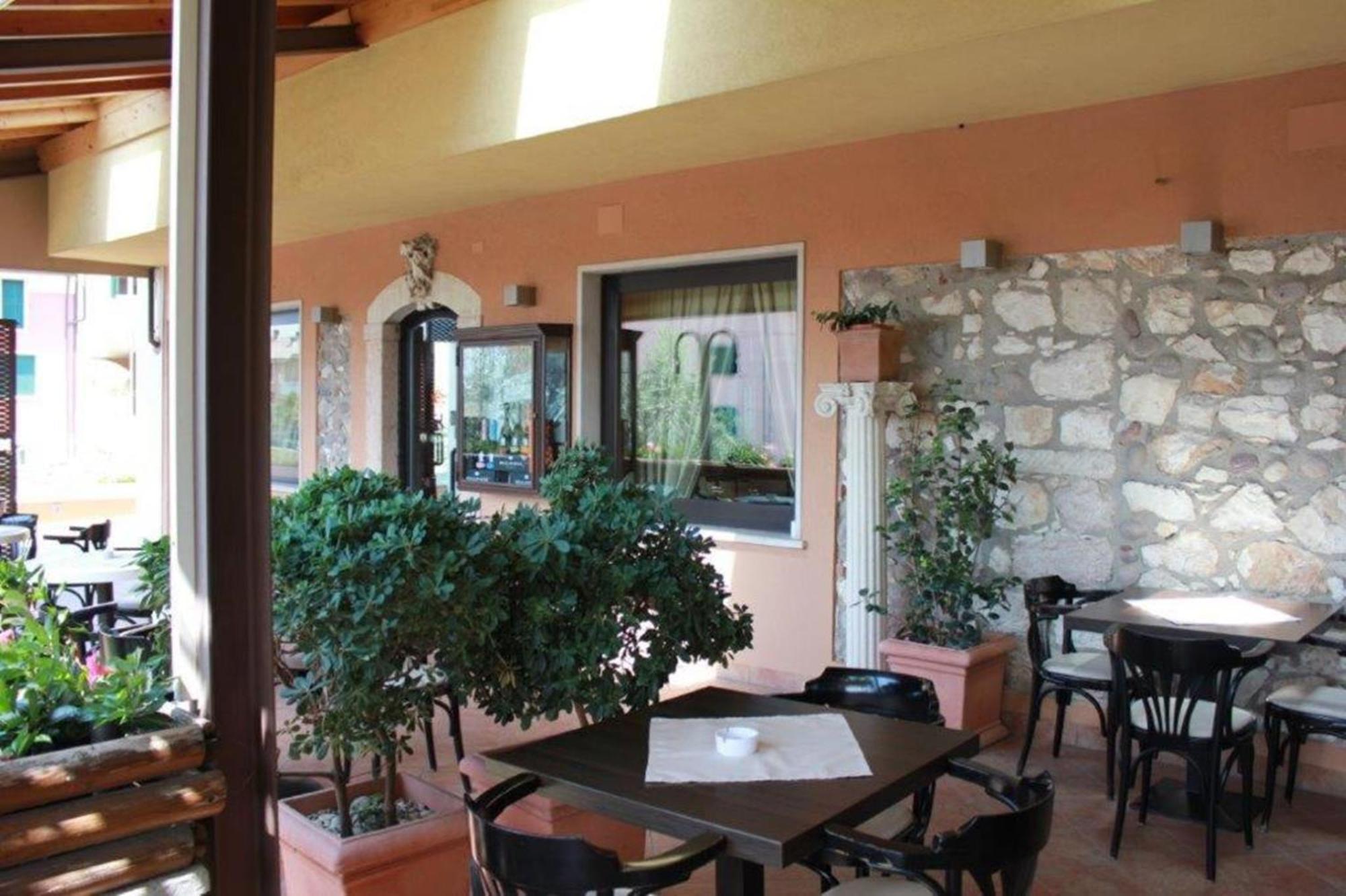 Hotel Al Sole - Enjoy Holiday Кавайон Веронезе Екстериор снимка