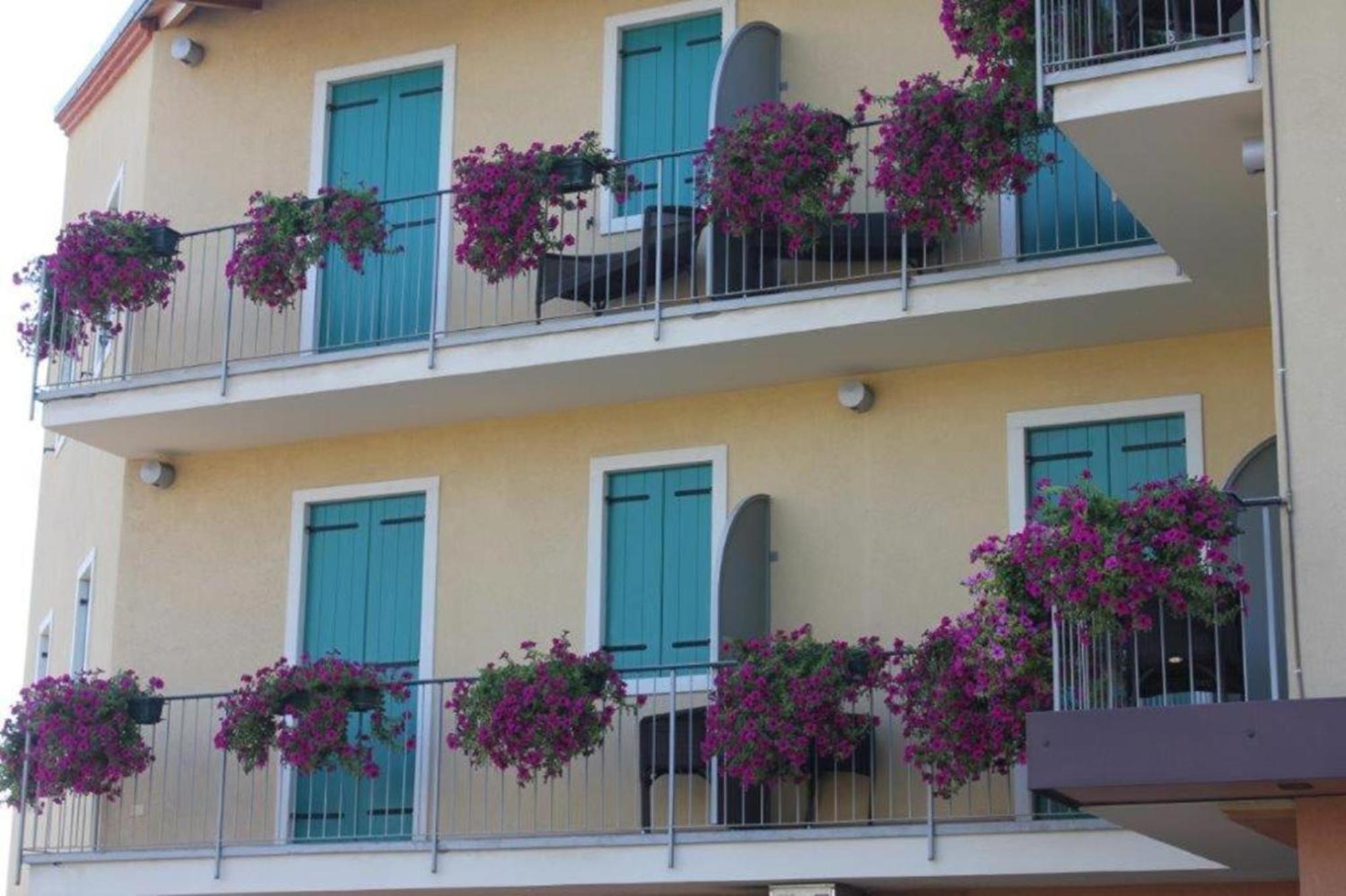 Hotel Al Sole - Enjoy Holiday Кавайон Веронезе Екстериор снимка