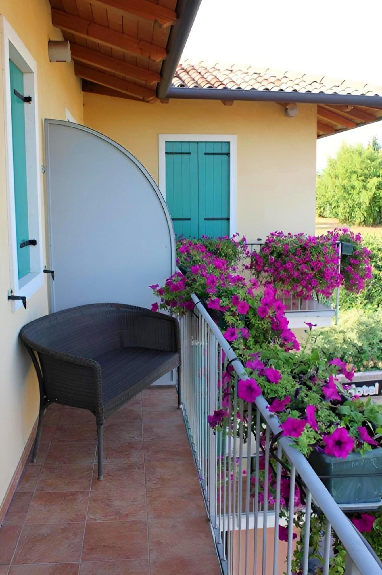 Hotel Al Sole - Enjoy Holiday Кавайон Веронезе Екстериор снимка