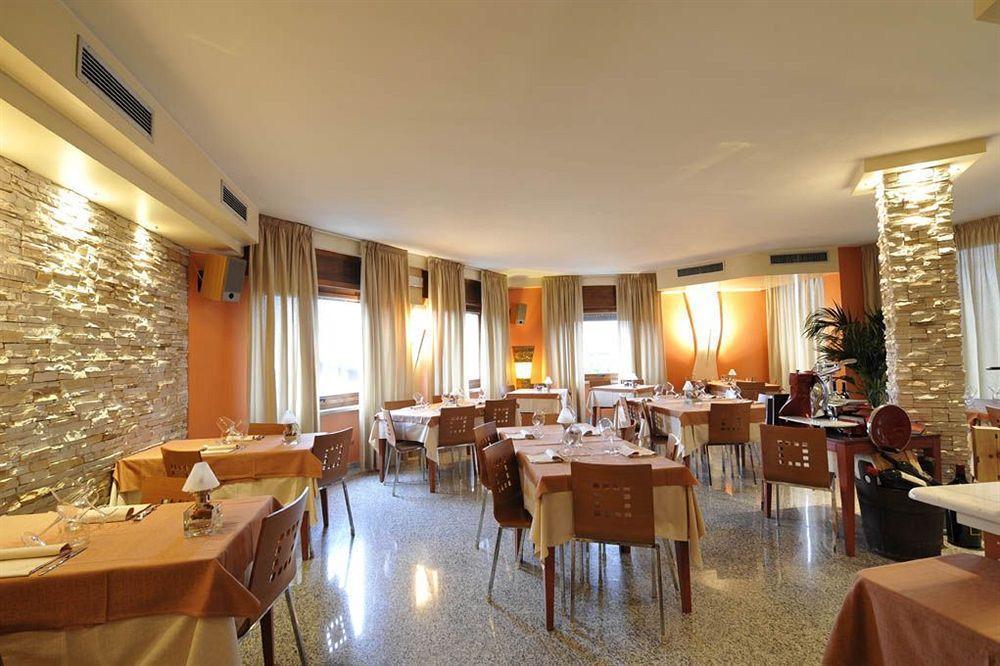 Hotel Al Sole - Enjoy Holiday Кавайон Веронезе Екстериор снимка