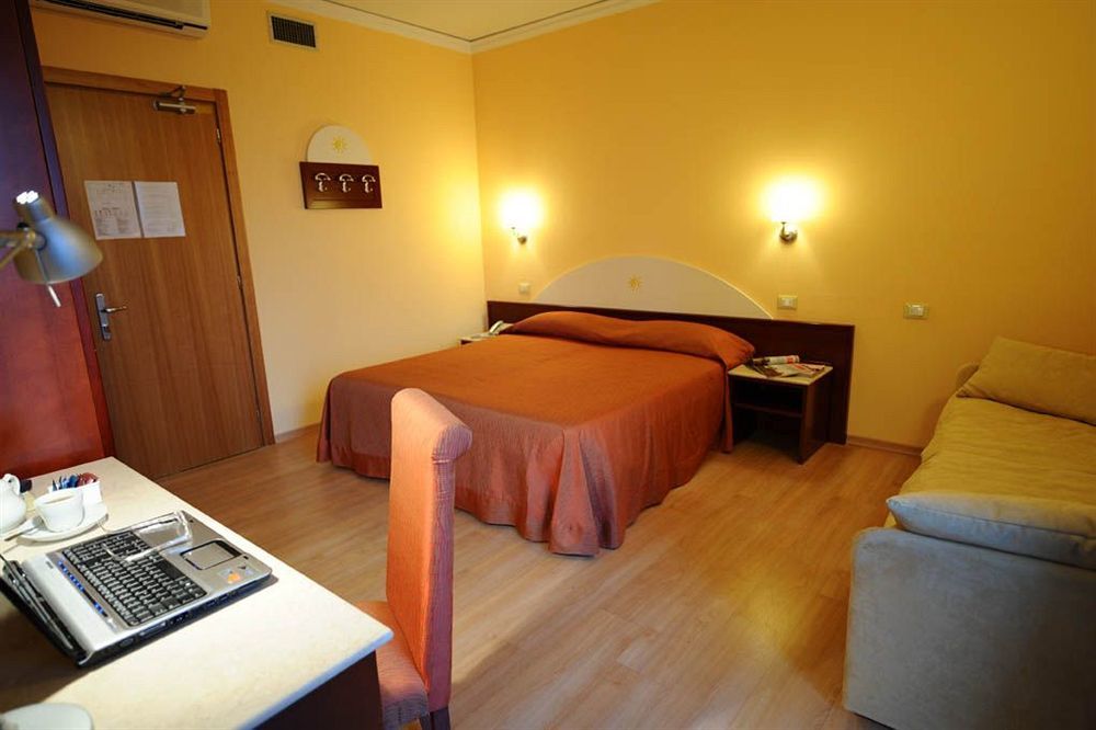 Hotel Al Sole - Enjoy Holiday Кавайон Веронезе Екстериор снимка
