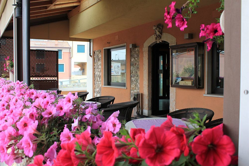 Hotel Al Sole - Enjoy Holiday Кавайон Веронезе Екстериор снимка