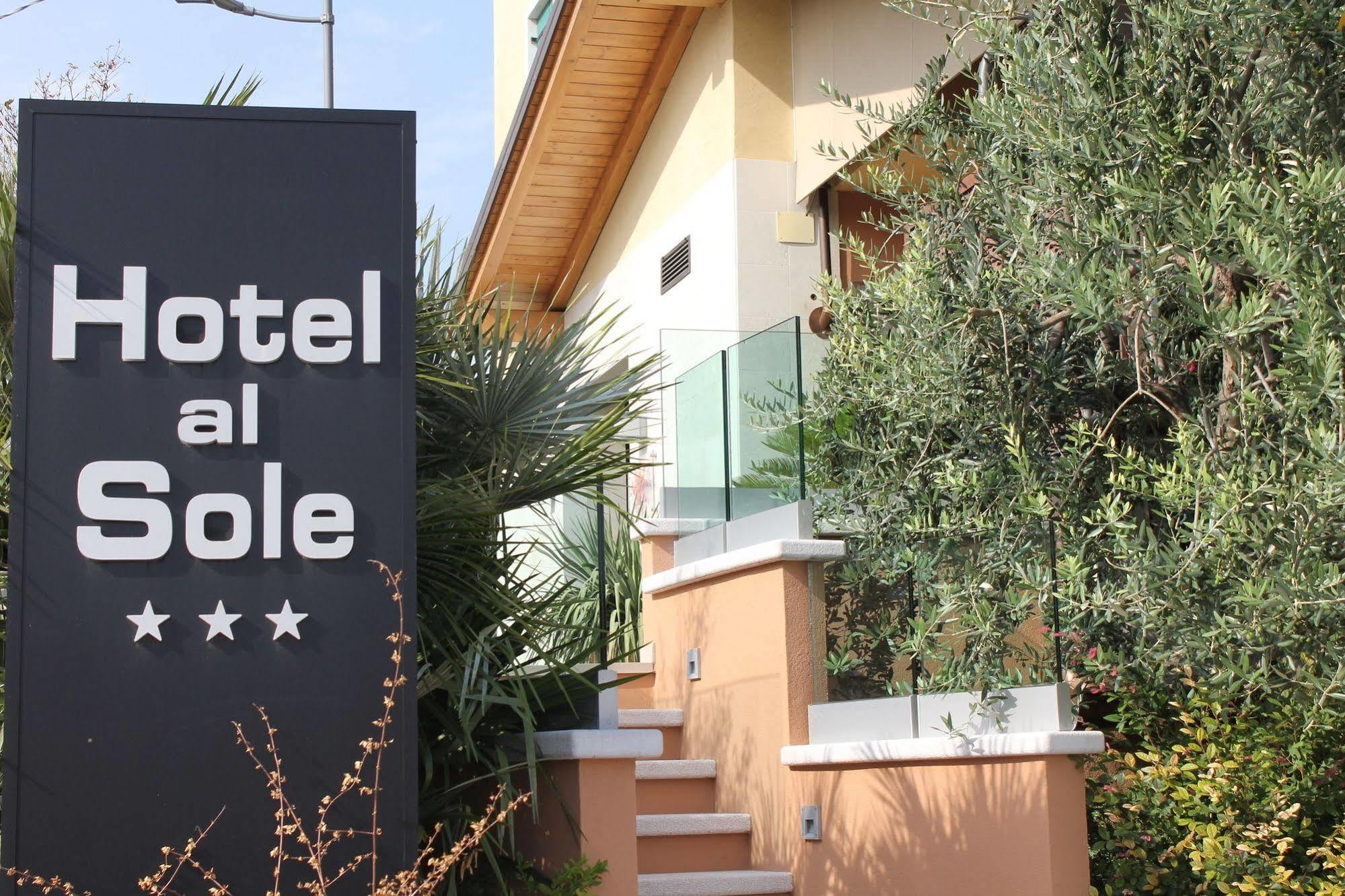 Hotel Al Sole - Enjoy Holiday Кавайон Веронезе Екстериор снимка